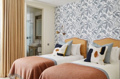A twin bedroom at Sycamore Grand Suite, Cotswolds