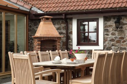Outdoor dining at The Clans, Fife
