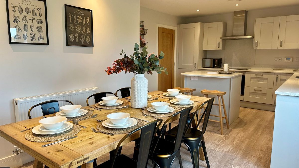 The kitchen diner at Honey Stone Cottage, Cotswolds