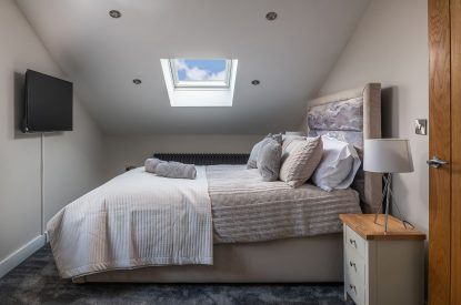 A king size bedroom at The Annex at Runninghill, Peak District
