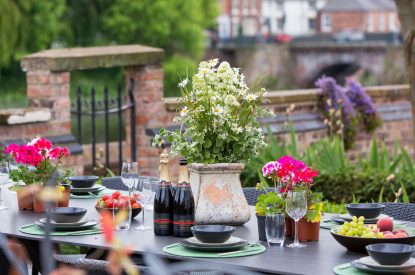 Outdoor dining at Chester House, Cheshire