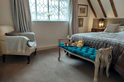 A king size bedroom at Hamble Riverside Cottage, Old Bursledon, Hampshire