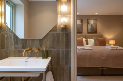 En-suite bathroom at Poppy Cottage, Somerset