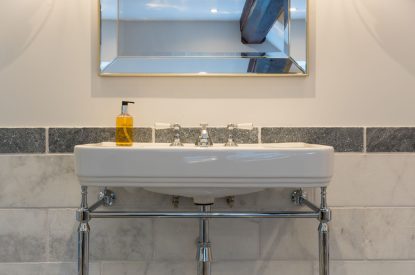 An en-suite bathroom at The Thatched Cottage, Somerset