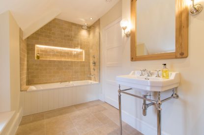 A bathroom at Yew Tree Farmhouse, Somerset