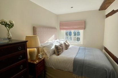A double bedroom at Acacia Cottage, Hampshire
