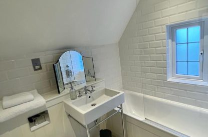 A bathroom at Ridgebrook Cottage, Hampshire