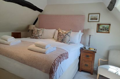 A double bedroom at Evergreen Cottage, Hampshire