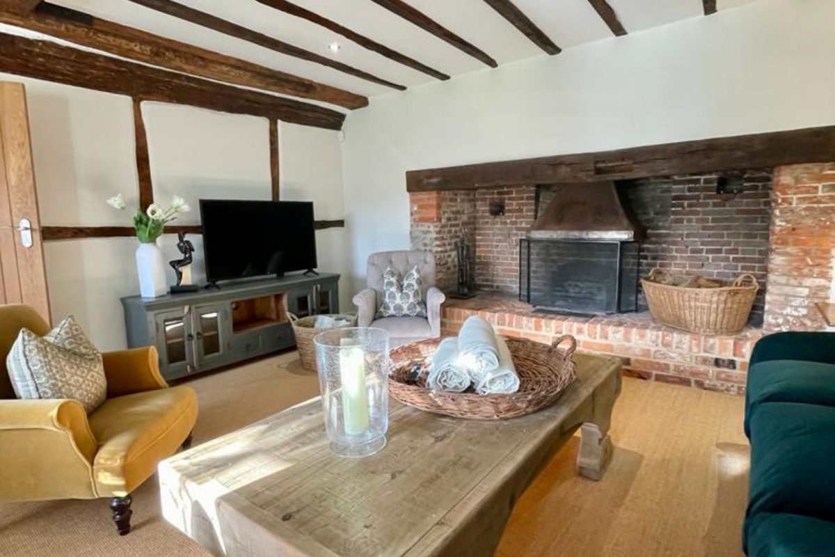 The living room at Acacia Cottage, Hampshire