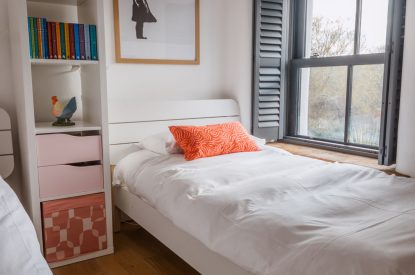 A twin bedroom at Wisteria Farmhouse, Cornwall