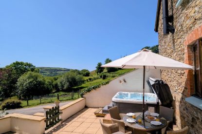 The hot tub at Cuckoo Cottage, Devon