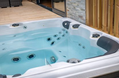 The hot tub at Bracken Barn, Devon