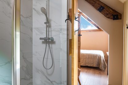 En-suite bathroom at Swn y Nant, Wrexham