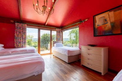 A bedroom at Shepherd's Lakeview, Somerset