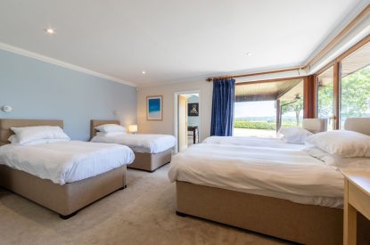 A bedroom at Shepherd's Lakeview, Somerset
