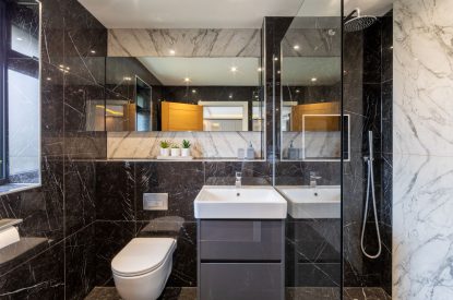 A shower room at Shepherd's Lodge, Somerset