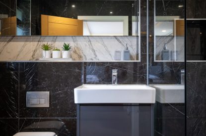 A shower room at Shepherd's Lodge, Somerset