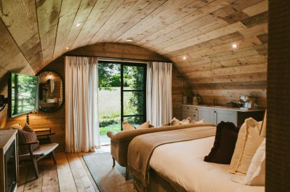 The king size bed at Parsley Pyggy, Hampshire