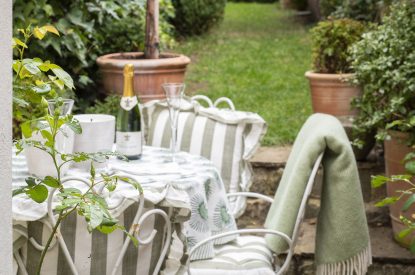Outdoor dining at Little House, Cotswolds