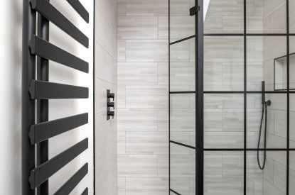 A shower room at Kingfisher Forge, Shropshire