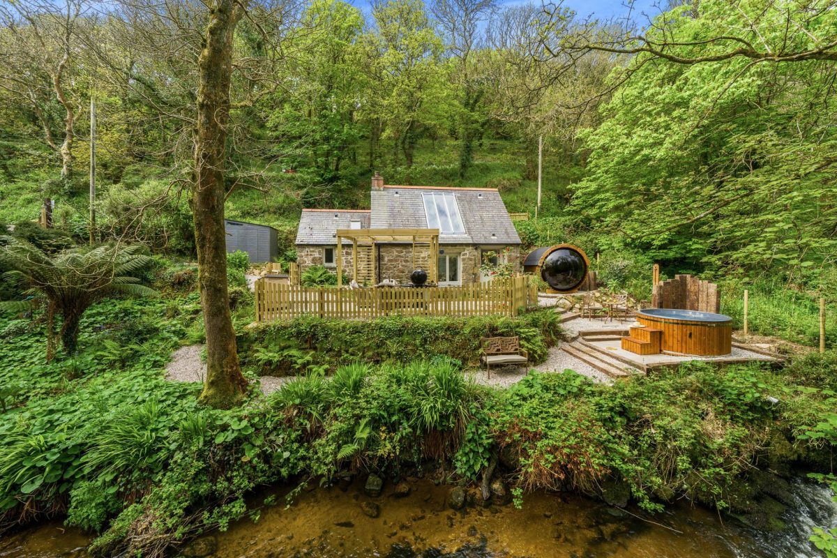 The exterior of The Enchanted Cottage, Cornwall