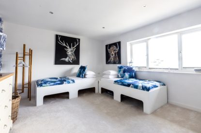 A twin bedroom at Tides Edge, Cornwall