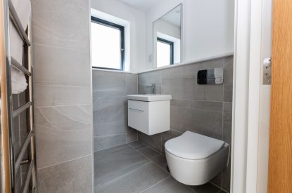 A bathroom at Aurora Skies, Cornwall