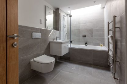 A bathroom at Aurora Skies, Cornwall