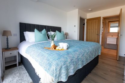 A super king sized bedroom at Aurora Skies, Cornwall