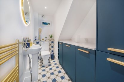 A bathroom at Azure Escape, Cornwall