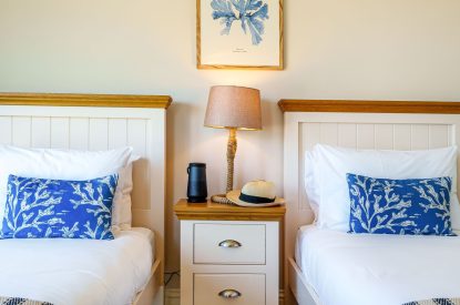A twin bedroom at Tranquil Shores, Cornwall