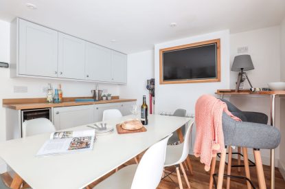 The dining kitchen at Wavecrest, Cornwall