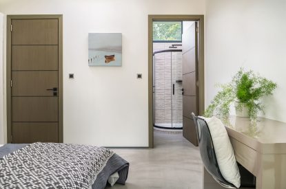 A king sized bedroom at The Bridge House, Hampshire