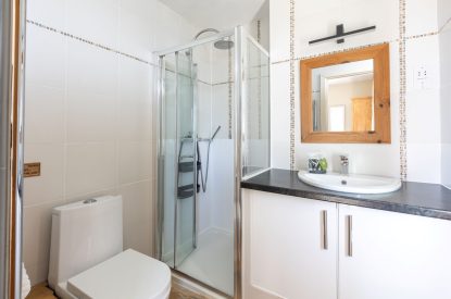 A bathroom at Sunset Sands, Cornwall