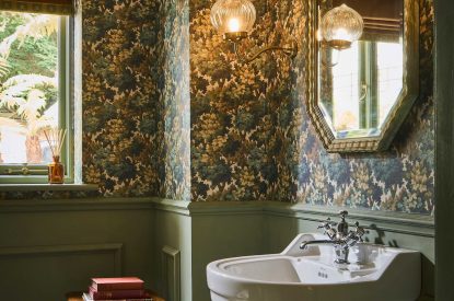 A bathroom at Ty Culfor, Anglesey