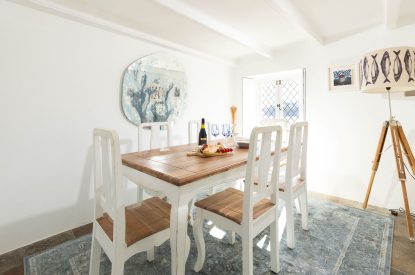 The dining room at Mariner's Cottage, Cornwall