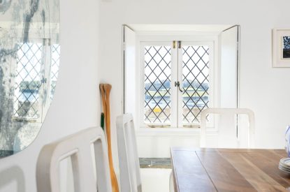 The dining room at Mariner's Cottage, Cornwall
