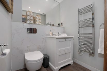 A bathroom at The Priory Retreat, Essex
