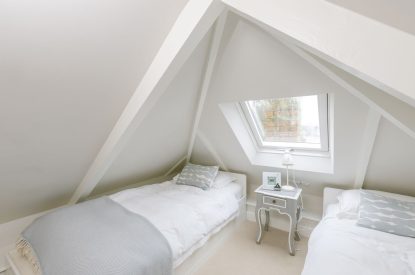 A twin bedroom at Harbourview House, Cornwall