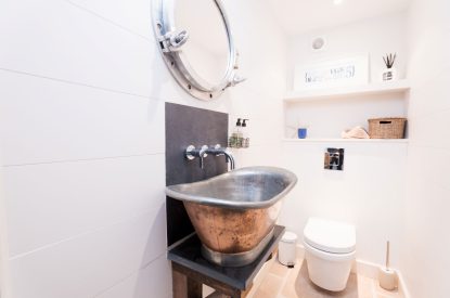 A bathroom at Harbourview House, Cornwall