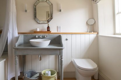 A bathroom at Buxton Farmhouse, Norfolk