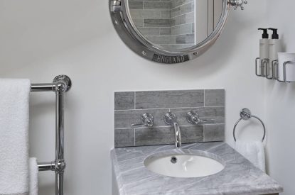 A bathroom sink and mirror at The Beach House, Devon