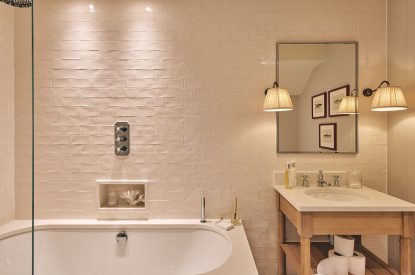 bathroom Bridlepath Cottage, North Wessex Downs