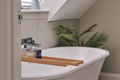 The roll top bath at Bay Tree Cottage, Cotswolds