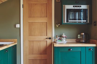 The kitchen at Owls Cabin, Peak District