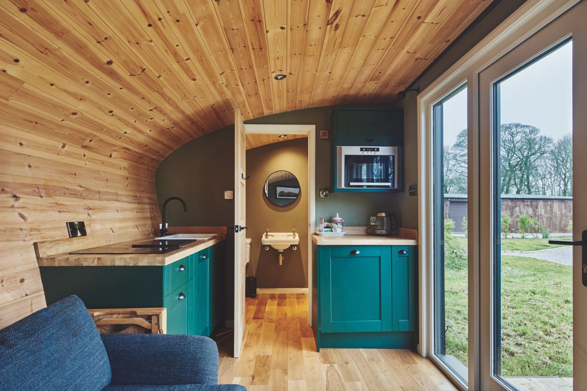 The kitchen at Owls Cabin, Peak District