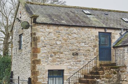The exterior of The Milkmaid's Suite, Peak District