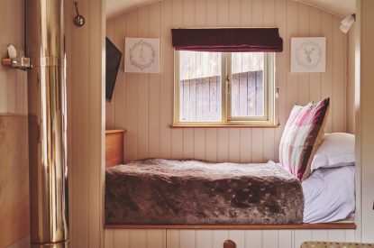 The bed at Eagles Hut, Peak District