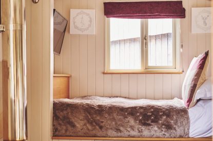 The bed at Eagles Hut, Peak District