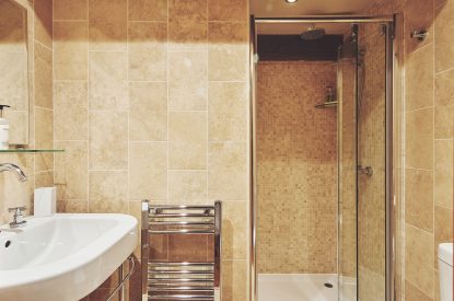 A bathroom at Woodpecker Loft, Peak District